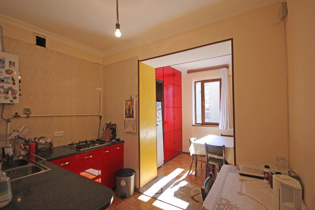 Center Hostel And Tours Yerevan Exterior photo