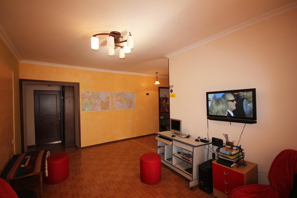 Center Hostel And Tours Yerevan Exterior photo