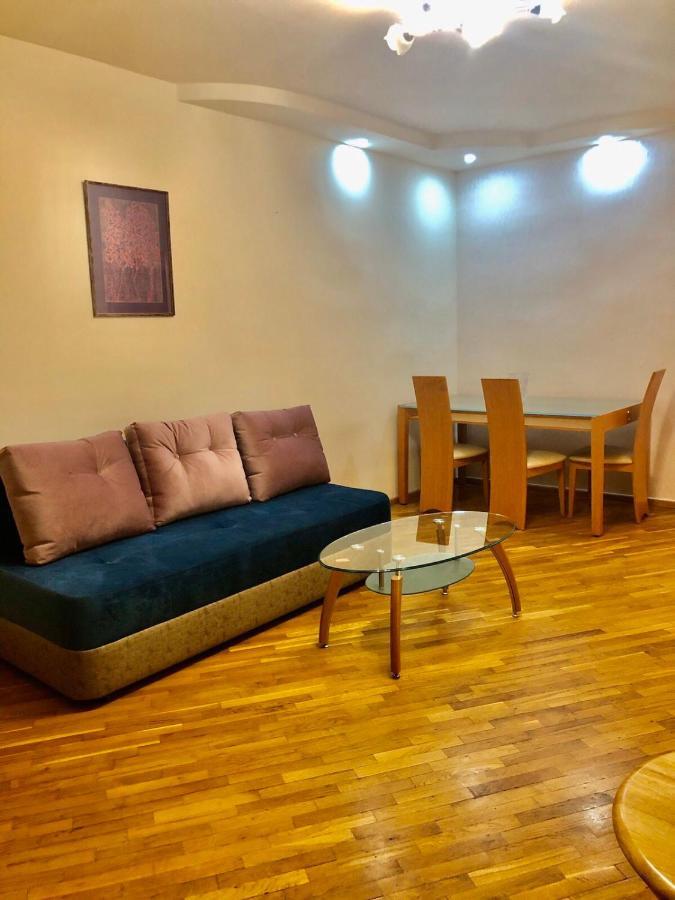 Center Hostel And Tours Yerevan Exterior photo