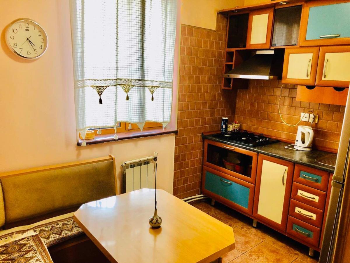 Center Hostel And Tours Yerevan Exterior photo